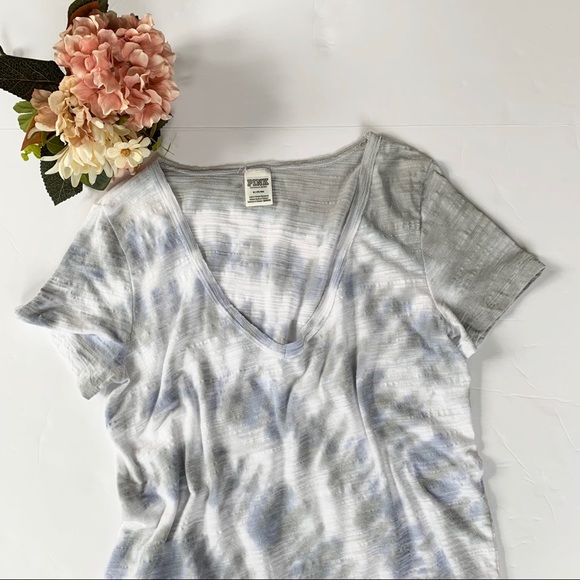 VS Pink Tee - Picture 2 of 5